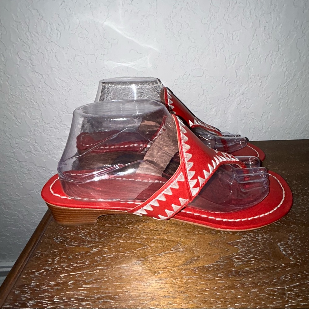 Bernardo Gabi Slip On Slide Thong Embroidered Shark Teeth Sandal Shoes - Picture 12 of 16